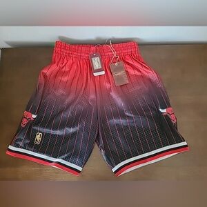 Mitchell & Ness Chicago Bulls Fadaway Swingman Shorts, Black/Red
